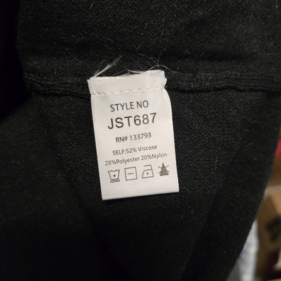 POL Black V-Neck Short Sleeve Top with Cream Trim - Picture 5 of 5